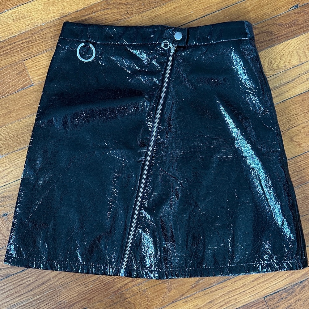 Black faux leather mini skirt with zipper